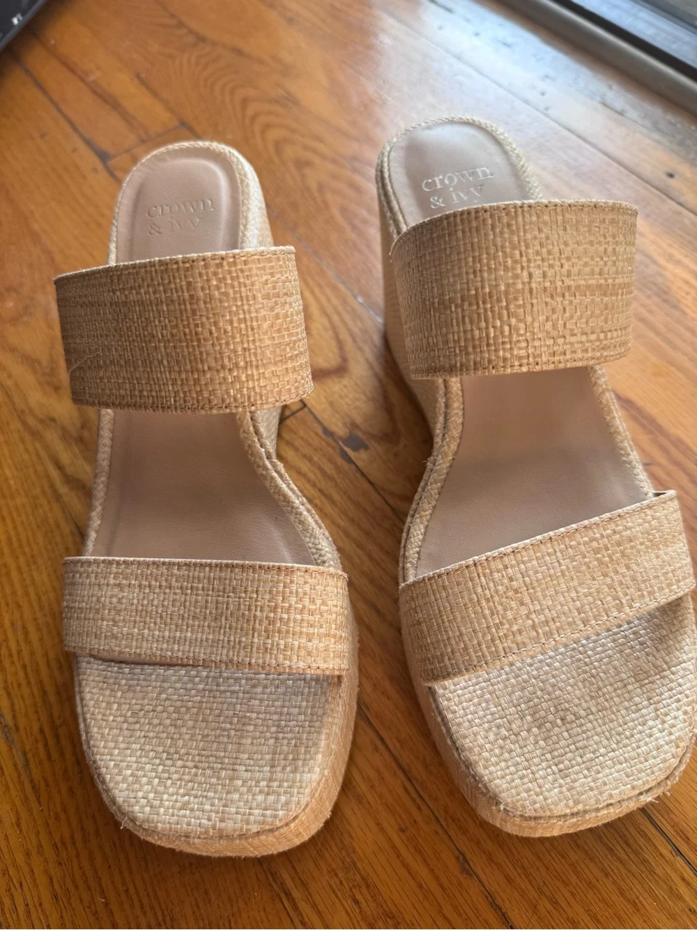 Crown & Ivy Beige Raffia Slide Sandals